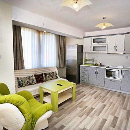 Apart Hotel Central มอมชิลกราด ภายนอก รูปภาพ