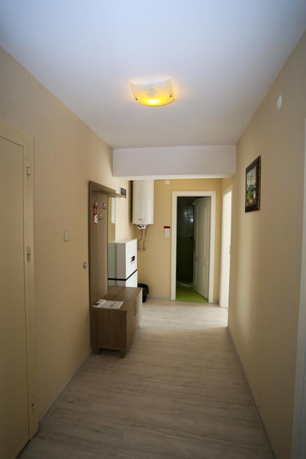 Apart Hotel Central มอมชิลกราด ภายนอก รูปภาพ