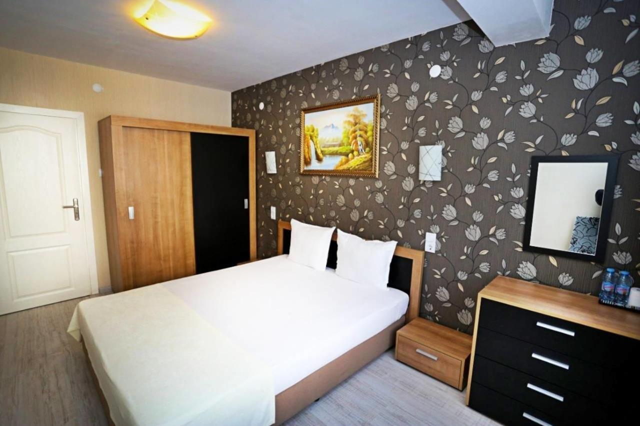 Apart Hotel Central มอมชิลกราด ภายนอก รูปภาพ