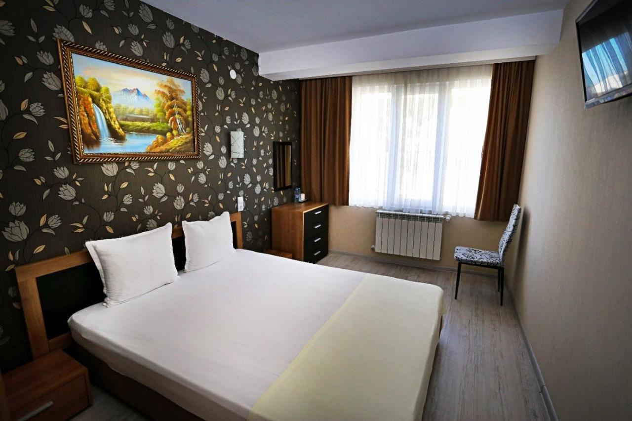 Apart Hotel Central มอมชิลกราด ภายนอก รูปภาพ