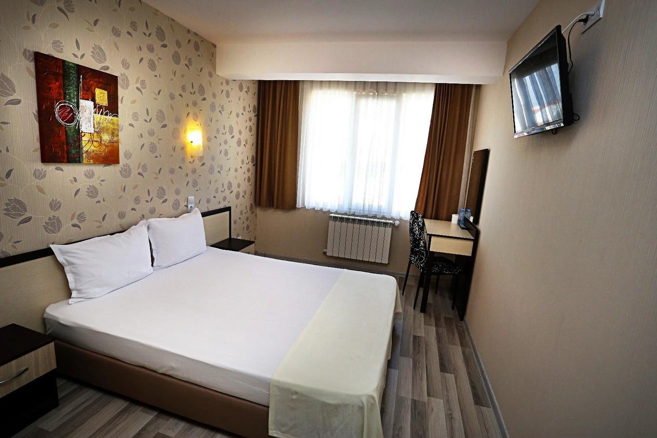 Apart Hotel Central มอมชิลกราด ภายนอก รูปภาพ