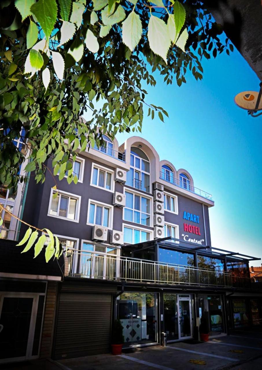 Apart Hotel Central มอมชิลกราด ภายนอก รูปภาพ