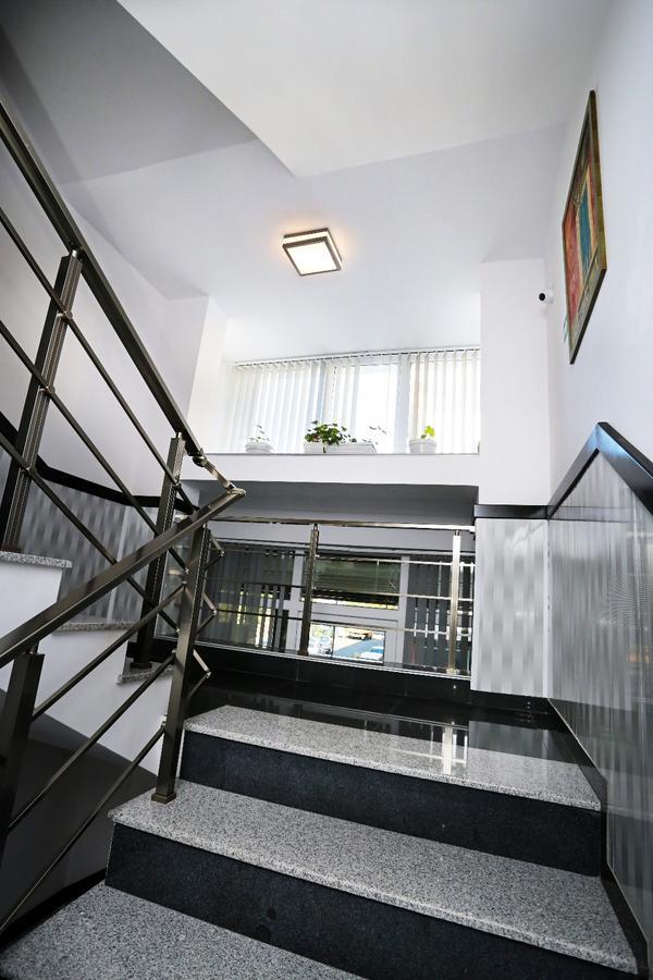 Apart Hotel Central มอมชิลกราด ภายนอก รูปภาพ