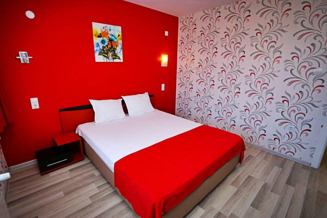 Apart Hotel Central มอมชิลกราด ภายนอก รูปภาพ